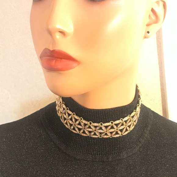 Carolee pinkish crystals choker in gold tone setting. Super sparkly and chic NWT